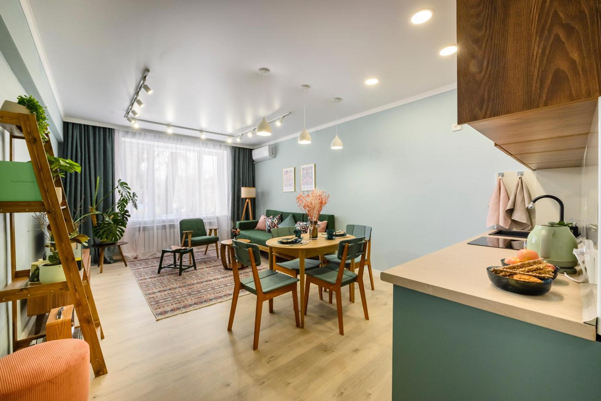 Mid-Century Charm Apartments В Центре Алматы Экстерьер фото